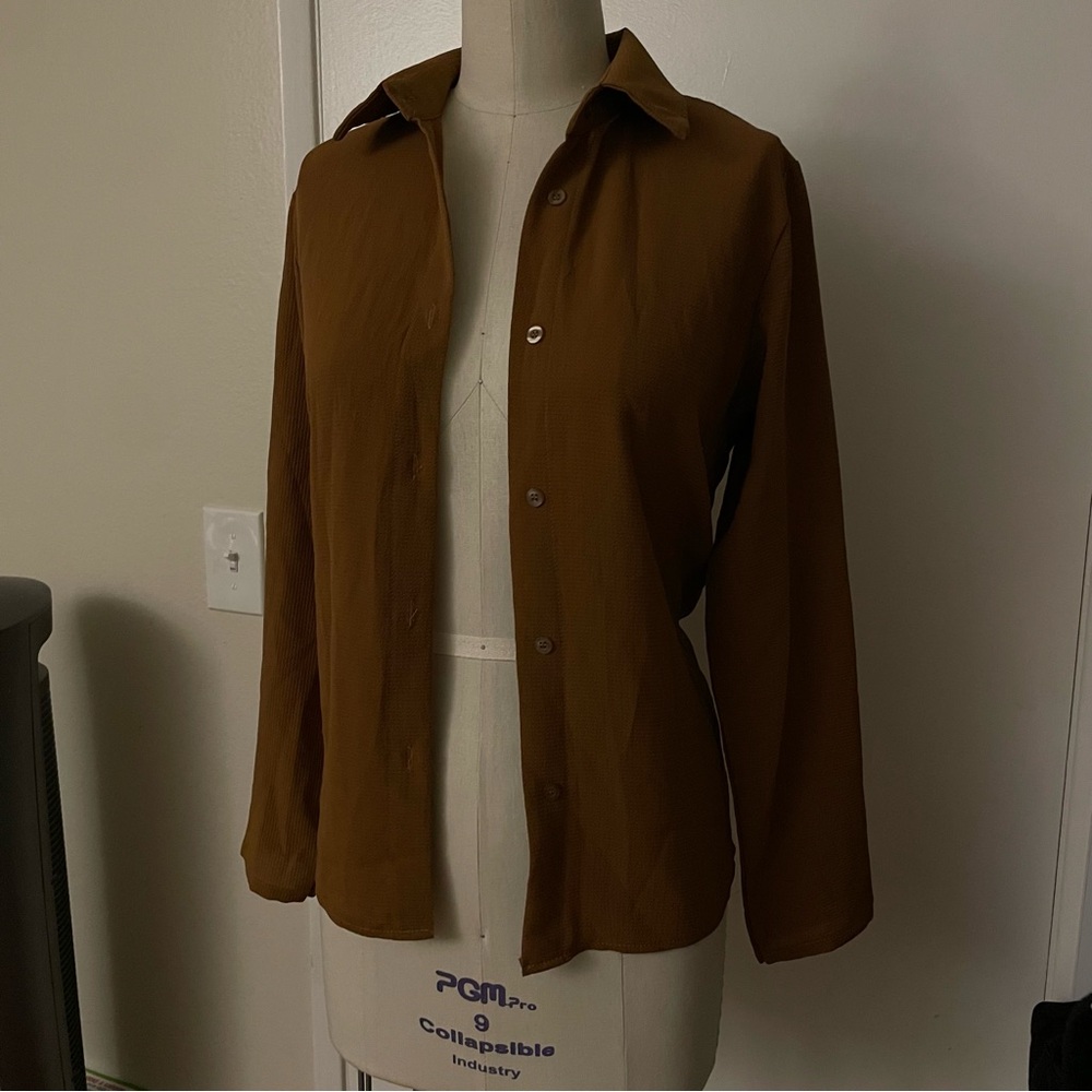 NWT new with tags Boohoo brown camel button up shirt Size S